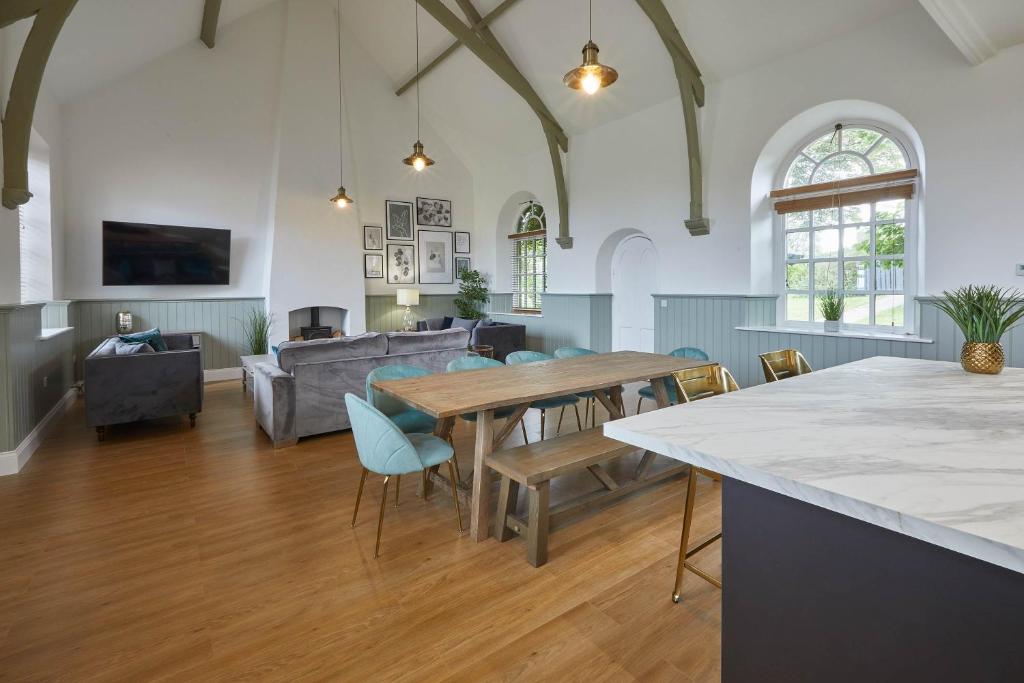 Host & Stay - Dunsley Chapel room 1