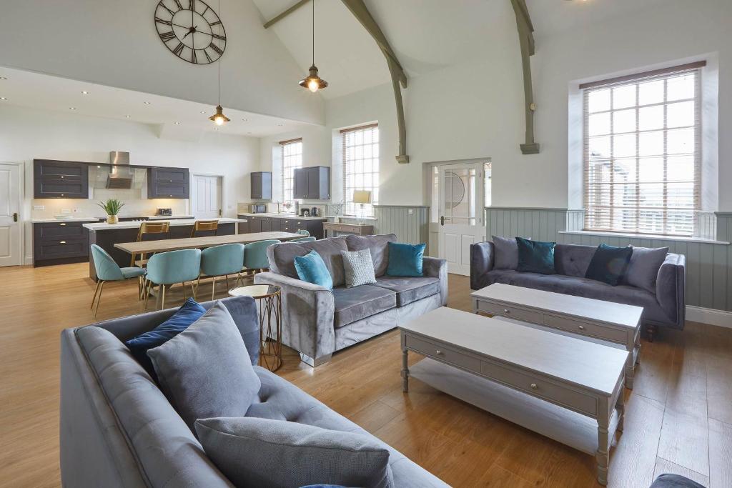 Host & Stay - Dunsley Chapel room 5