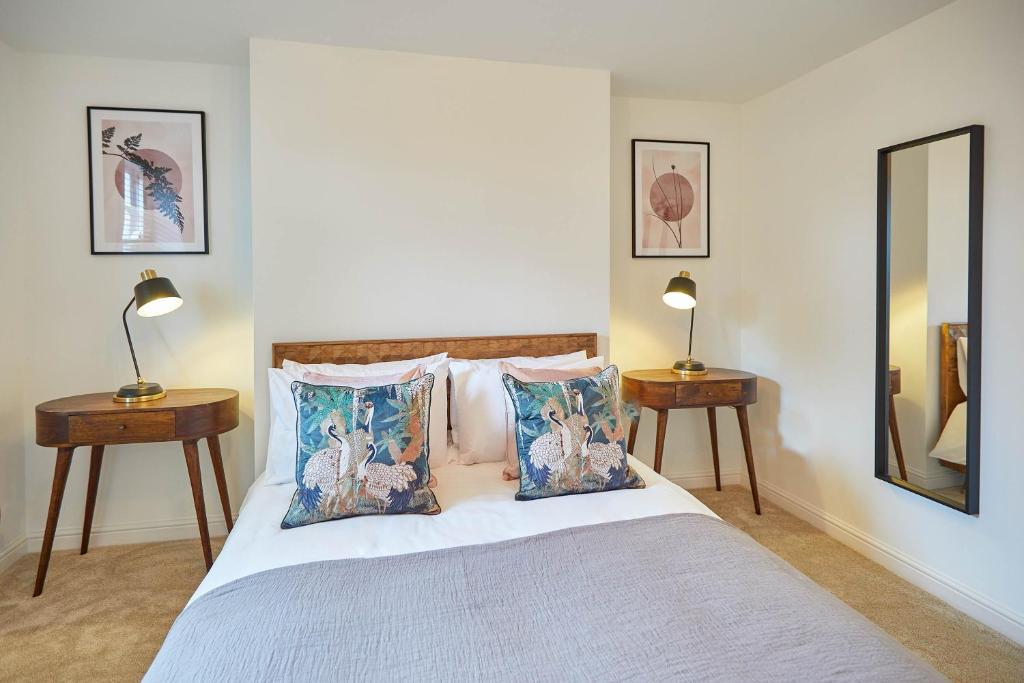 Host & Stay - Dunsley Chapel room 6